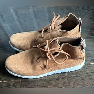Men’s 9.5 UGG Fleece Shoes